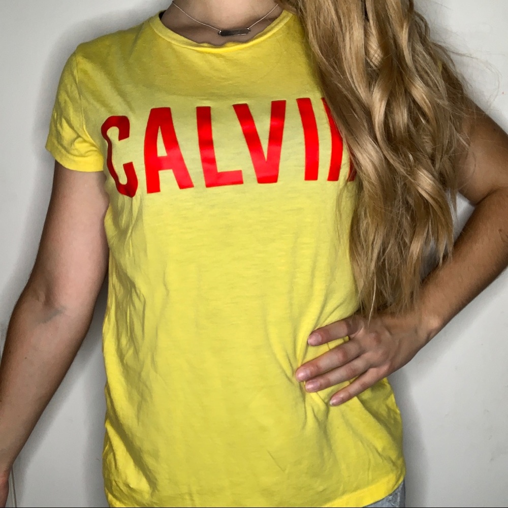 ⭐️MUST GO⭐️Calvin Klein | Yellow Calvin T-Shirt